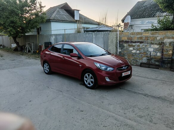 2012 Hyundai Solaris I, красный, 850000 рублей - вид 3