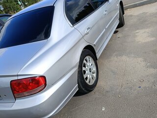 2004 Hyundai Sonata ТагАЗ IV (EF) Рестайлинг, серебристый, 320000 рублей, вид 5