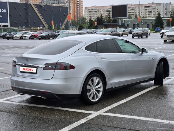 2014 Tesla Model S S85 I, серебристый, 2200000 рублей - вид 4