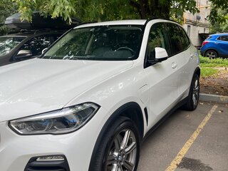 2020 BMW X5 45e IV (G05/G18), белый, 5400000 рублей, вид 3
