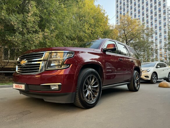 2018 Chevrolet Tahoe IV, красный, 3700000 рублей - вид 3