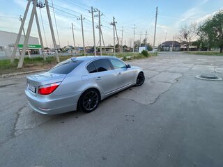 2008 BMW 5 серии 520i V (E60/E61) Рестайлинг, серебристый, 980000 рублей, вид 4