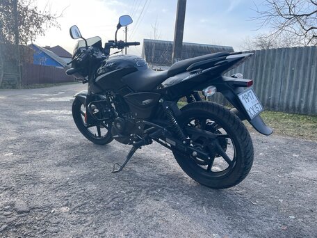 2023 Bajaj Pulsar 180, чёрный, 140000 рублей, вид 4
