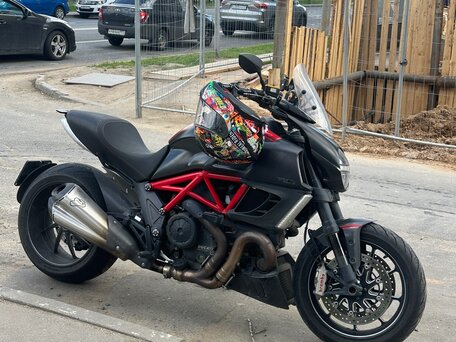 2011 Ducati Diavel Carbon, красный, 800000 рублей, вид 4