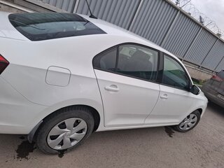 2020 Volkswagen Polo VI, белый, 1400000 рублей, вид 3