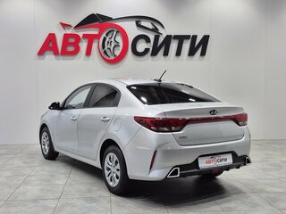 2021 Kia Rio IV Рестайлинг, серебристый, 1875000 рублей, вид 5