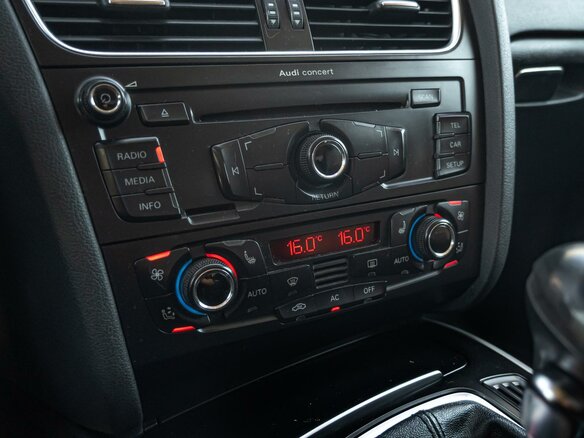 2010 Audi A4 IV (B8), красный - вид 13