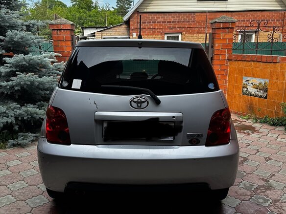 2002 Toyota Ist I, серебристый, 550000 рублей - вид 2