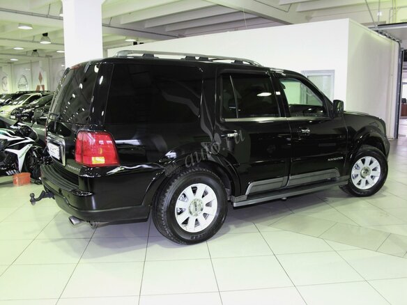 2004 Lincoln Navigator 6-speed II, чёрный - вид 1
