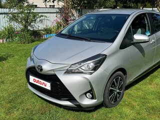 2018 Toyota Yaris III Рестайлинг 2, серебристый, 1150000 рублей, вид 2