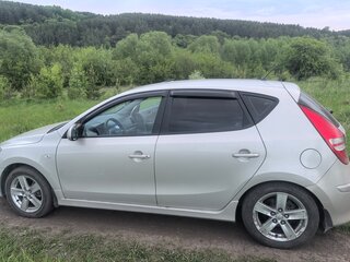 2011 Hyundai i30 I Рестайлинг, бежевый, 550000 рублей, вид 3