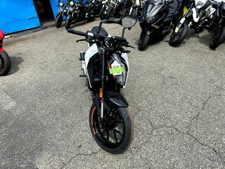 2024 KTM 390 Duke, белый, 759000 рублей, вид 5
