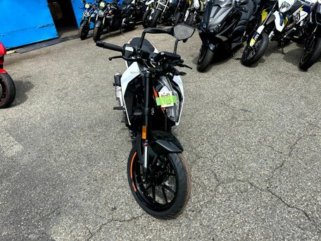 2024 KTM 390 Duke, белый, 759000 рублей, вид 5