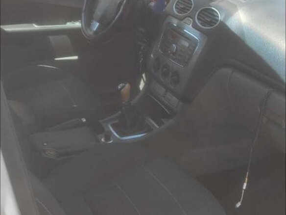 2010 Ford Focus II Рестайлинг, серебристый, 600000 рублей - вид 1