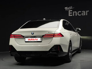 2025 BMW 5 серии 520i VIII (G60/G61/G68), белый, 6600000 рублей, вид 4