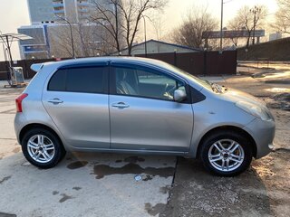 2007 Toyota Vitz II (XP90), серебристый, 540000 рублей, вид 4