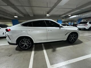 2021 BMW X6 40i III (G06), белый, 8990000 рублей, вид 4