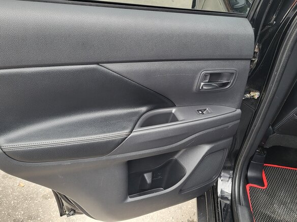 2015 Mitsubishi Outlander III Рестайлинг 2, чёрный, 1350000 рублей - вид 13