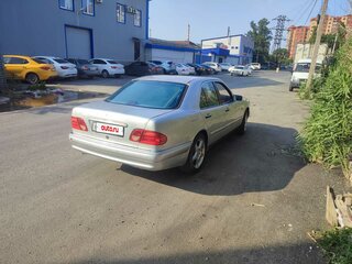 1995 Mercedes-Benz E-Класс 200 II (W210, S210), серебристый, 255000 рублей, вид 3