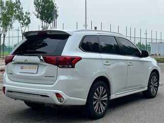 2022 Mitsubishi Outlander III Рестайлинг 3, белый, 1780001 рублей, вид 4