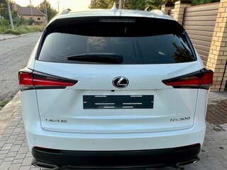 2019 Lexus NX 300 I Рестайлинг, белый, 4490000 рублей, вид 3