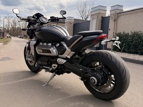 2021 Triumph Rocket 3, чёрный, 1550000 рублей, вид 2