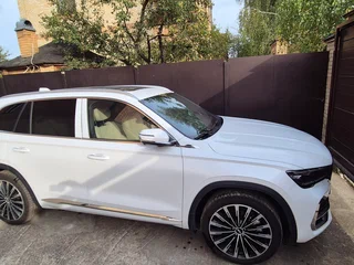 2024 Geely Monjaro (Xingyue L) I Рестайлинг (China Market), белый, 2800000 рублей, вид 3