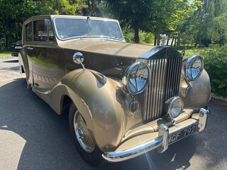 1951 Rolls-Royce Silver Wraith, золотистый, 38000000 рублей, вид 1