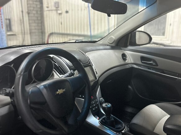 2012 Chevrolet Cruze I, серебристый, 680000 рублей - вид 2