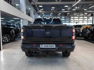 2023 Ram 1500 Crew Cab V, чёрный, 8499999 рублей, вид 5