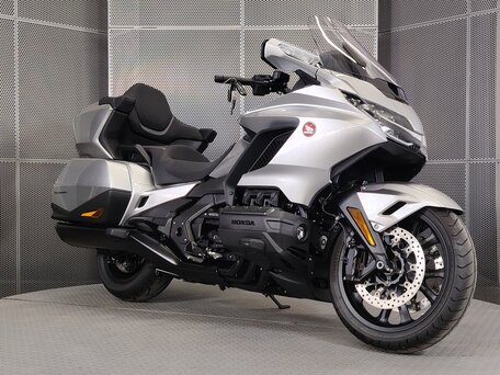 2025 Honda GL 1800 Gold Wing, серебристый, 3249000 рублей, вид 2