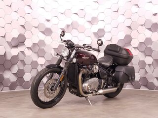 2017 Triumph Bonneville Bobber, красный, 1049000 рублей, вид 2