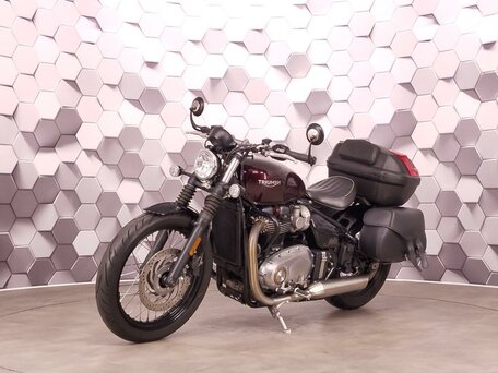 2017 Triumph Bonneville Bobber, красный, 1049000 рублей, вид 2