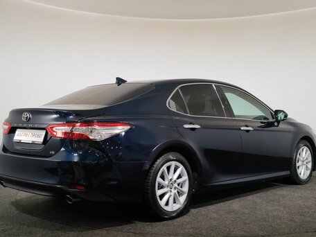 2018 Toyota Camry VIII (XV70), синий, 3090000 рублей, вид 5