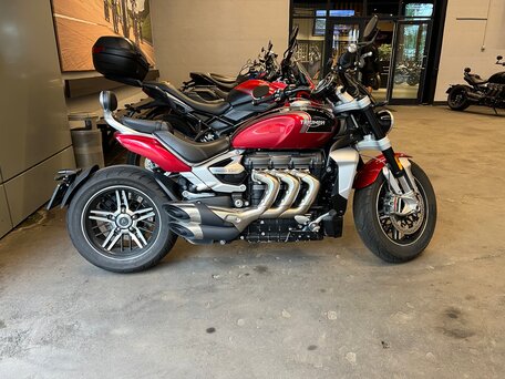2022 Triumph Rocket 3, красный, 2550000 рублей, вид 1