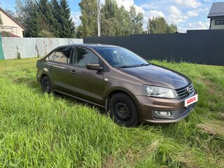 2017 Volkswagen Polo V Рестайлинг, коричневый, 930000 рублей, вид 2