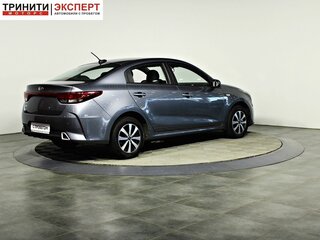 2020 Kia Rio IV Рестайлинг, серый, 1679000 рублей, вид 5