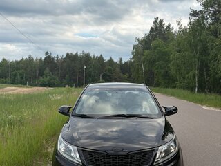 2014 Kia Rio 5-speed III, чёрный, 1050000 рублей, вид 3