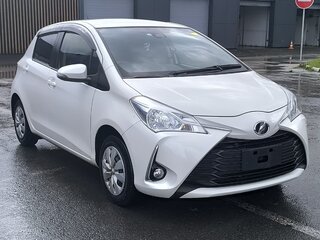 2019 Toyota Vitz III (XP130) Рестайлинг, белый, 1130000 рублей, вид 1