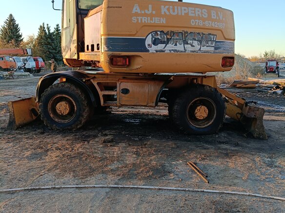 2003 Case CE CX17, жёлтый, 3900000 рублей - вид 2