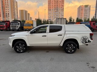 2021 Mitsubishi L200 V Рестайлинг, белый, 1700000 рублей, вид 4
