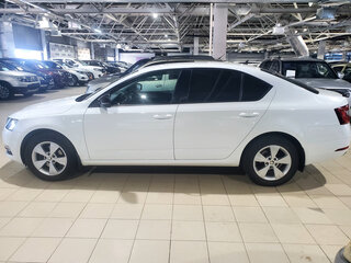 2017 Skoda Octavia III (A7) Рестайлинг, белый, 1990000 рублей, вид 3