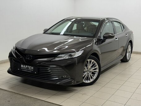Toyota Camry VIII (XV70)