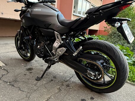 2015 Yamaha MT-07 (FZ-07), серый, 630000 рублей, вид 1