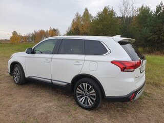 2020 Mitsubishi Outlander III Рестайлинг 3, белый, 3379212 рублей, вид 2