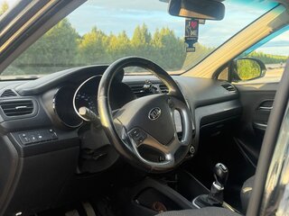 2016 Kia Rio III Рестайлинг, чёрный, 900000 рублей, вид 5
