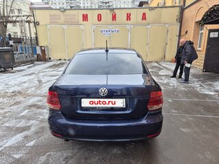 2017 Volkswagen Polo V Рестайлинг, синий, 1050000 рублей, вид 4