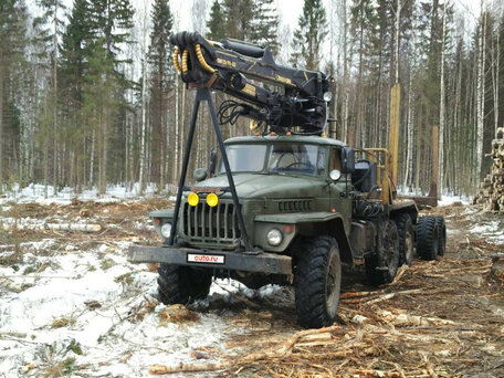 1986 Урал 4320, зелёный, 1800000 рублей, вид 5