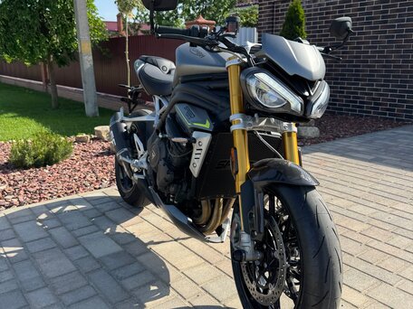 2022 Triumph Speed Triple, серый, 2000000 рублей, вид 3