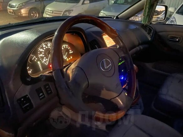 2001 Lexus RX 300 I, золотистый, 990000 рублей - вид 11